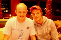 Uli und Tobias Bergmann im Foyer des Miyako-Hotels. Foto: Geiger