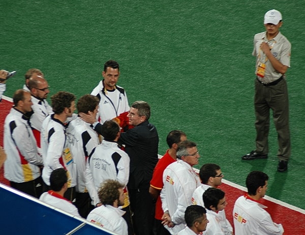 Dr. Thomas Bach vergaß auch den verletzt ausgeschiedenen Oliver Korn und den P-Akkreditierten Christian Schulte nicht.