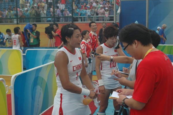 Kapitänin Yibo Ma im Interview. Foto: Uli Meyer