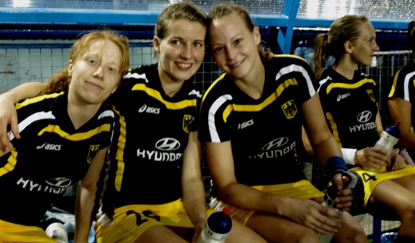 Gute Laune auf der Bank bei Nina Hasselmann, Lina Geyer, Anke K�hn und Mandy Haase. Foto: Gassert