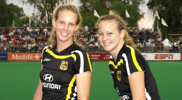 Fanny Rinne und Anke K�hn im gut gef�llten Stadion von Mendoza. Foto: Gassert