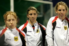 Anneke B�hmert (Mitte) feierte in Helmond nach fast vier Jahren ihr Feld-Comeback im Nationalteam. Foto: Wolfgang Sternberger