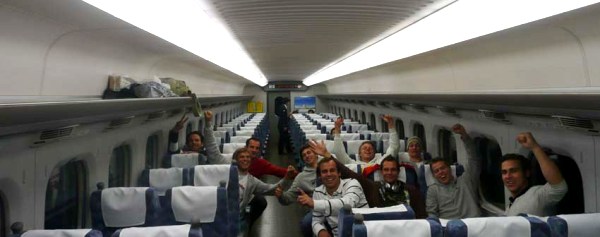 Ein Hochgeschwindigkeitszug - fast ganz allein für Deutschlands Heren... Foto: Heimpel