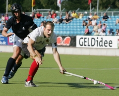 Florian Keller in schottischer Bedr�ngnis - Momentaufnahme vom Duell bei der EM 2005 in Leipzig.