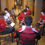 Ein Gemeinschaftsreport der gut gelaunten "Trib�nen-Verdammten" gibt mal einen anderen Eindruck vom Spiel wieder.