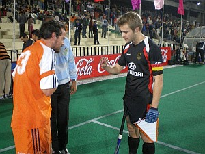 Kapit�n Max M�ller bei der Seitenwahl