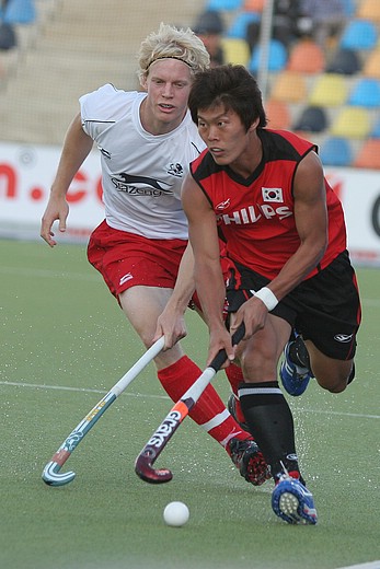 &copy; Herbert Bohlscheid � www.sportfoto.tv und Wolfgang Quednau � www.hockeyimage.net