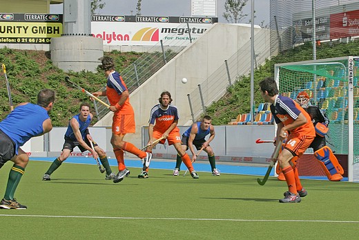 &copy; hockeyimage.net
